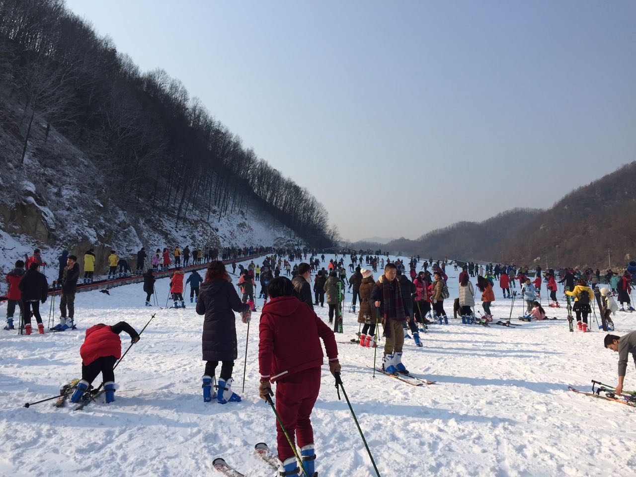 河南平頂山大峽谷滑雪場(chǎng)游樂場(chǎng)成功開幕，河北迪特加油助威