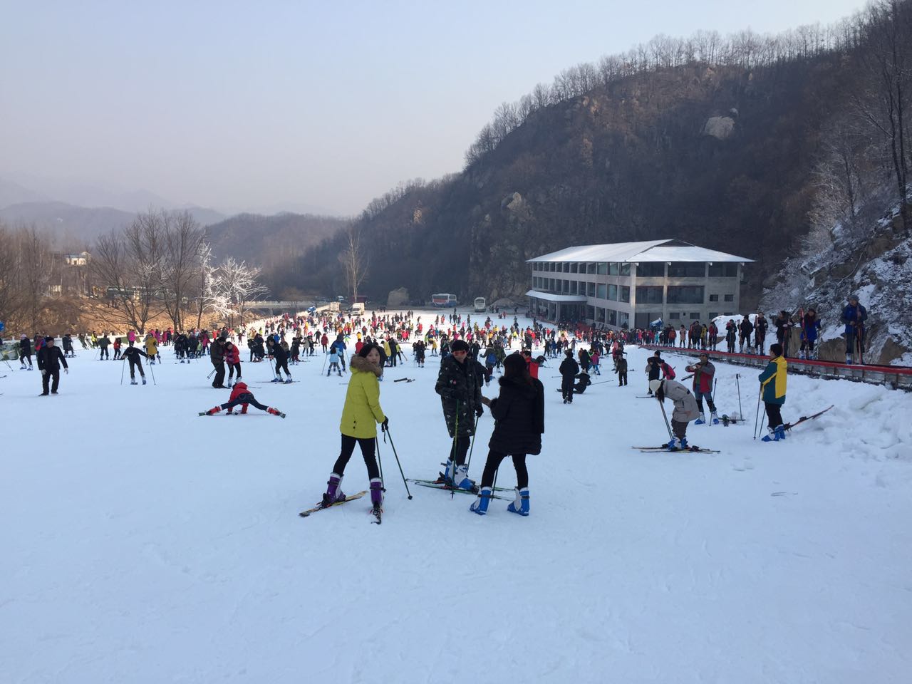 河南平頂山大峽谷滑雪場(chǎng)游樂場(chǎng)成功開幕，河北迪特加油助威